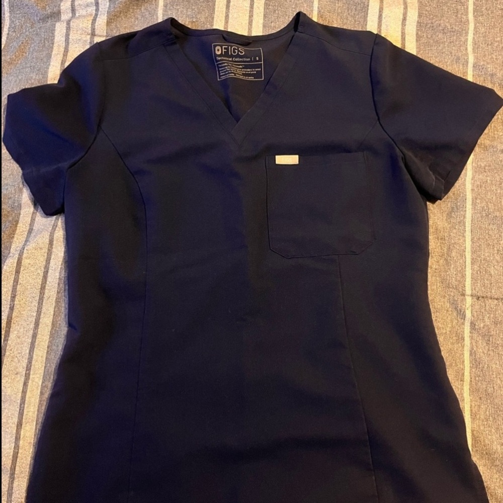 Figs Women's Top in Navy Blue Catarina one pocket slim
